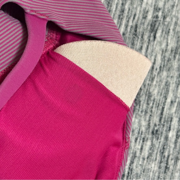 Lululemon Sports Bra Size 8 Hot Pink Crossed Back - Picture 5 of 5